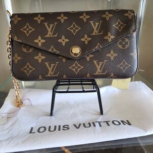 Crossbody Purse with Gold Chain